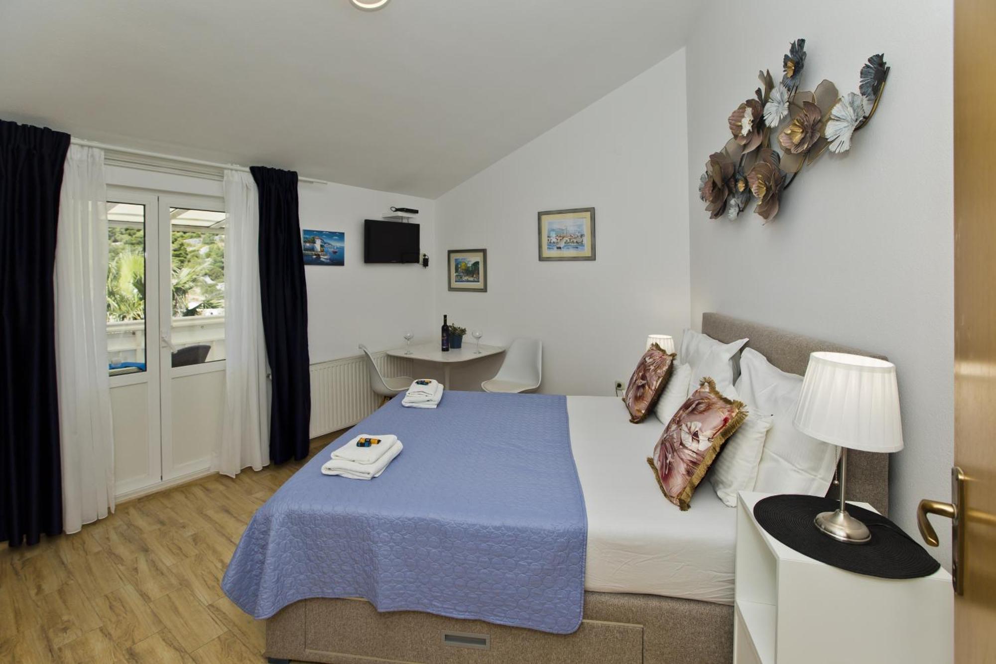 Apartments By The Sea Hvar - 10430 Hvar Town Room photo